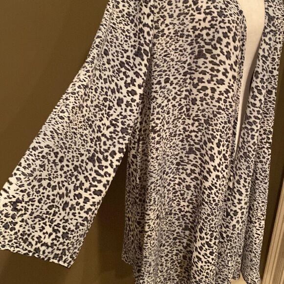 Black & White Leopard Print Kimono - Picture 3 of 8